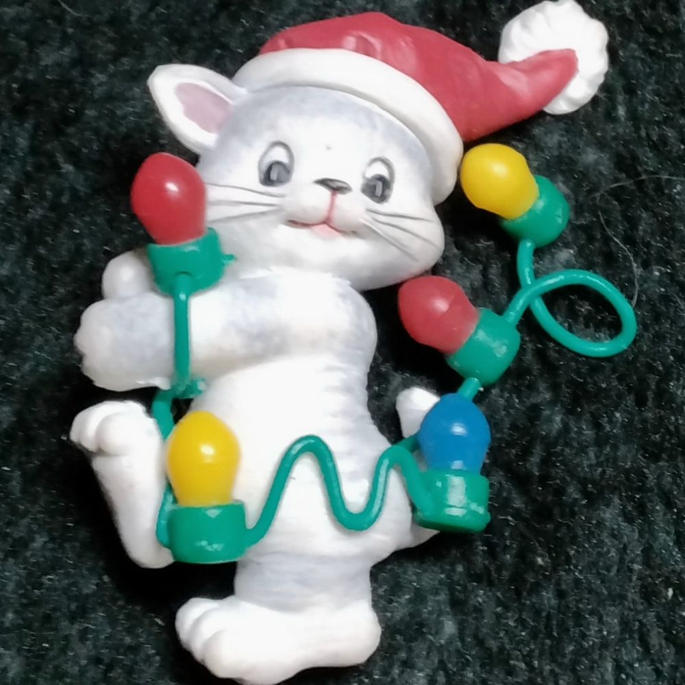 Women cat pin